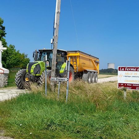 La Ferme De L'Isle Et Sa Roulotte Acomodação com café da manhã Avaray Exterior foto