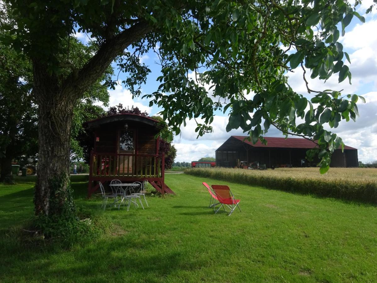 La Ferme De L'Isle Et Sa Roulotte Acomodação com café da manhã Avaray Exterior foto