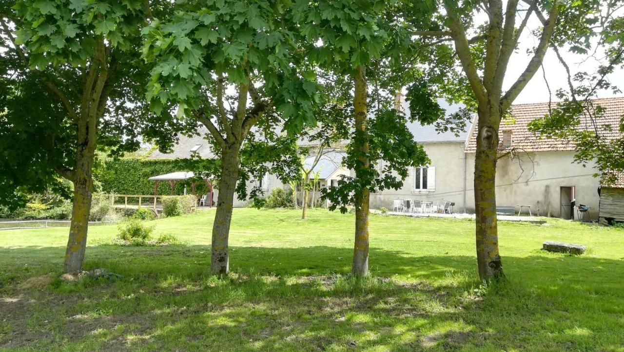La Ferme De L'Isle Et Sa Roulotte Acomodação com café da manhã Avaray Exterior foto