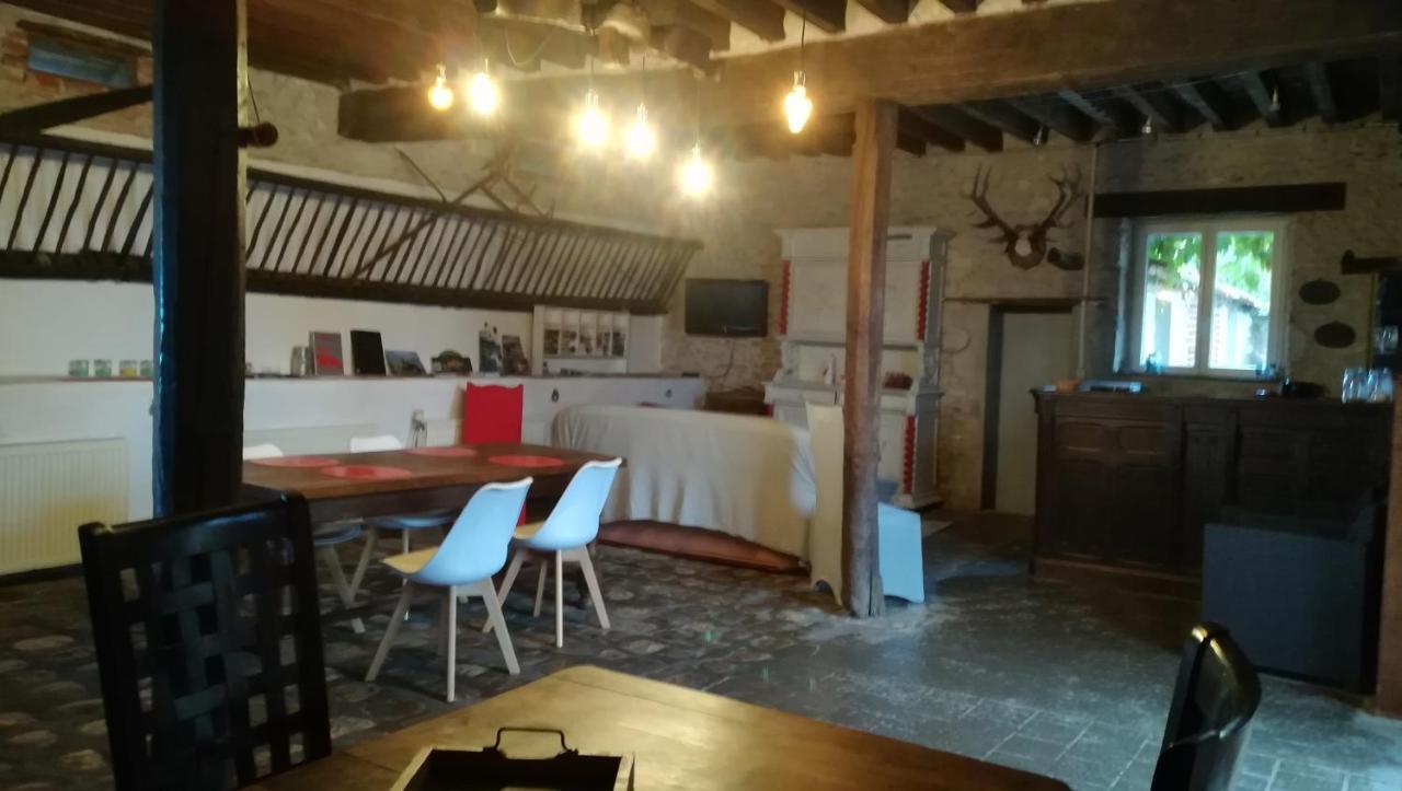 La Ferme De L'Isle Et Sa Roulotte Acomodação com café da manhã Avaray Exterior foto