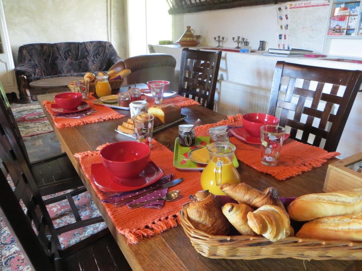 La Ferme De L'Isle Et Sa Roulotte Acomodação com café da manhã Avaray Exterior foto