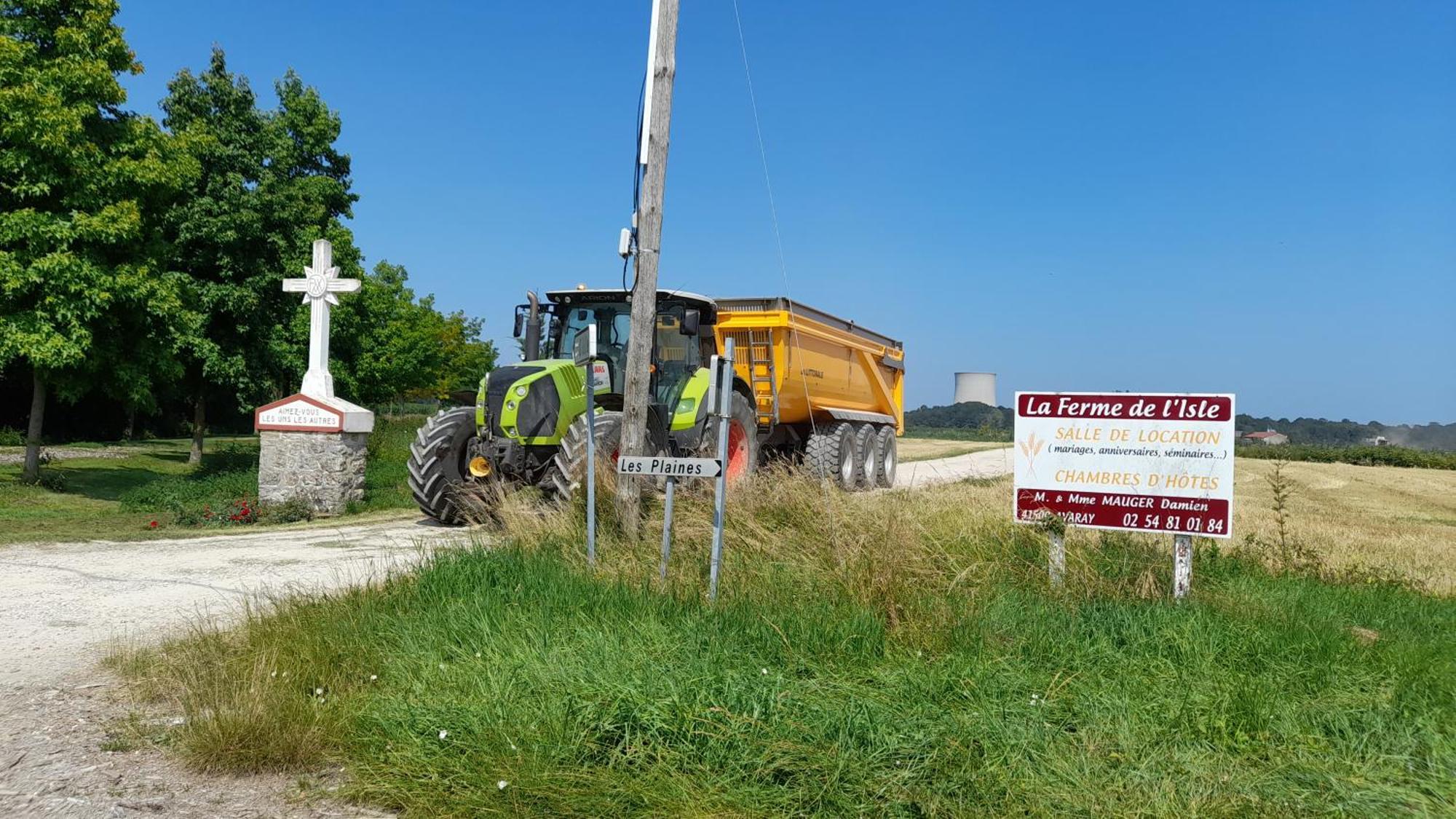 La Ferme De L'Isle Et Sa Roulotte Acomodação com café da manhã Avaray Exterior foto