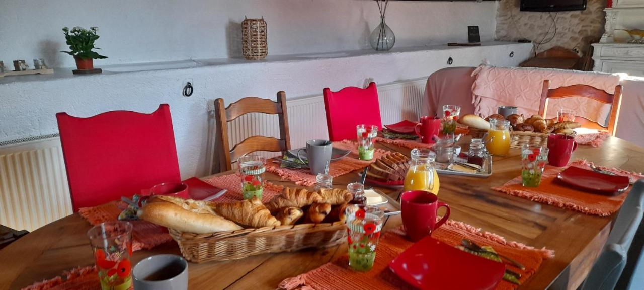La Ferme De L'Isle Et Sa Roulotte Acomodação com café da manhã Avaray Exterior foto